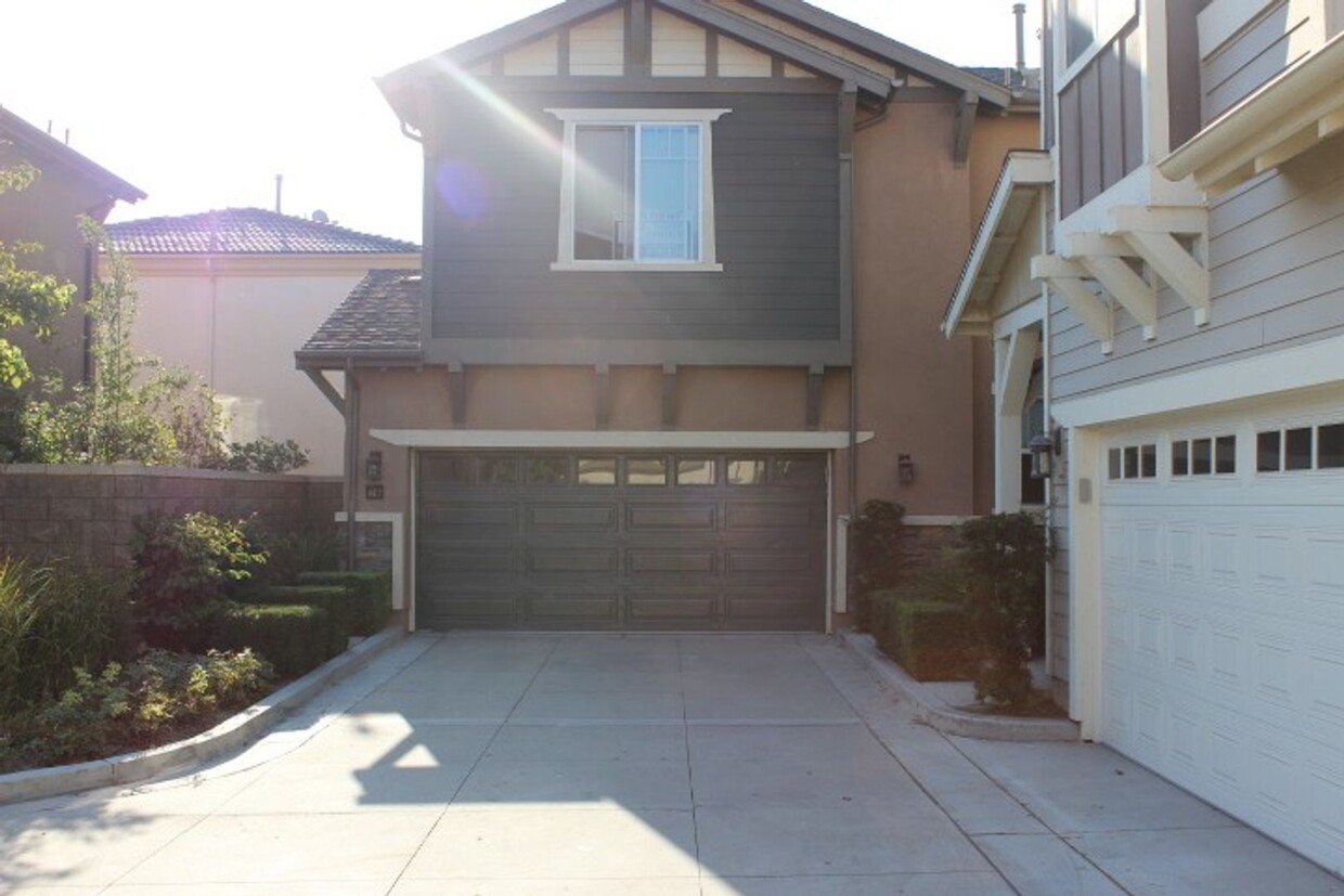 Primary Photo - Adorable 3BR/2.5BA Condo Available in Tustin