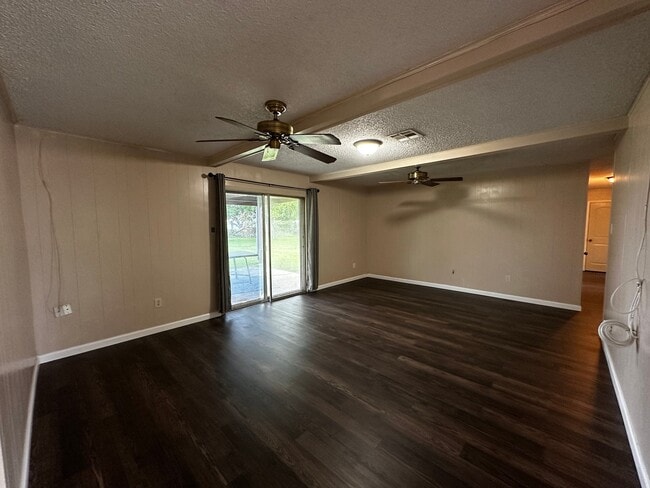 Building Photo - 179 Weldon Dr