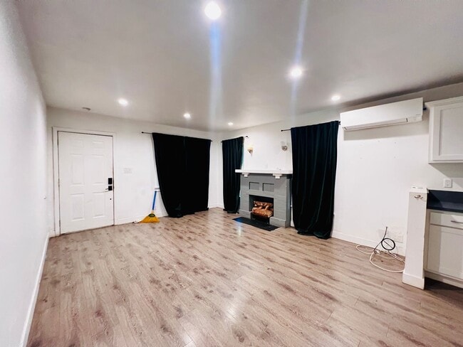 Photo - W 66th street , Los Angeles Apartment