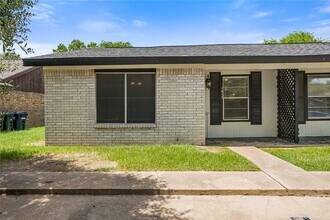 Building Photo - 1417 Hillside Dr