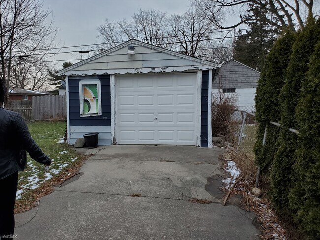 Building Photo - 3 br, 1 bath House - 23816 Donald Ave