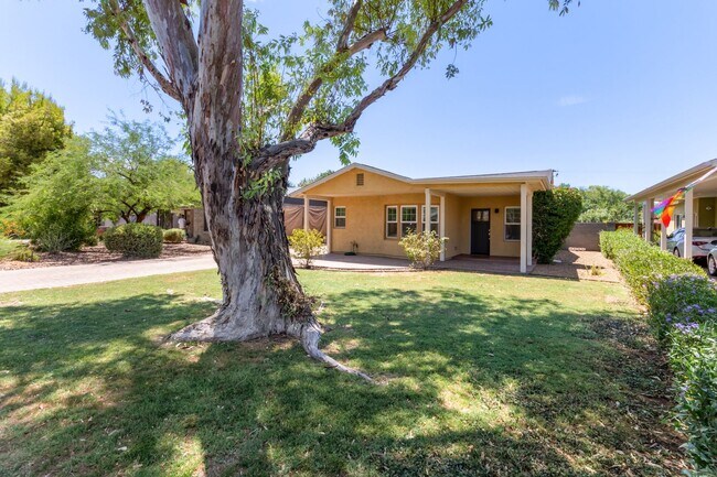 Building Photo - 1513 E Earll Dr