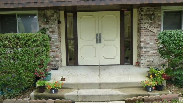 Entrada al edificio - 2924 Roberts Dr