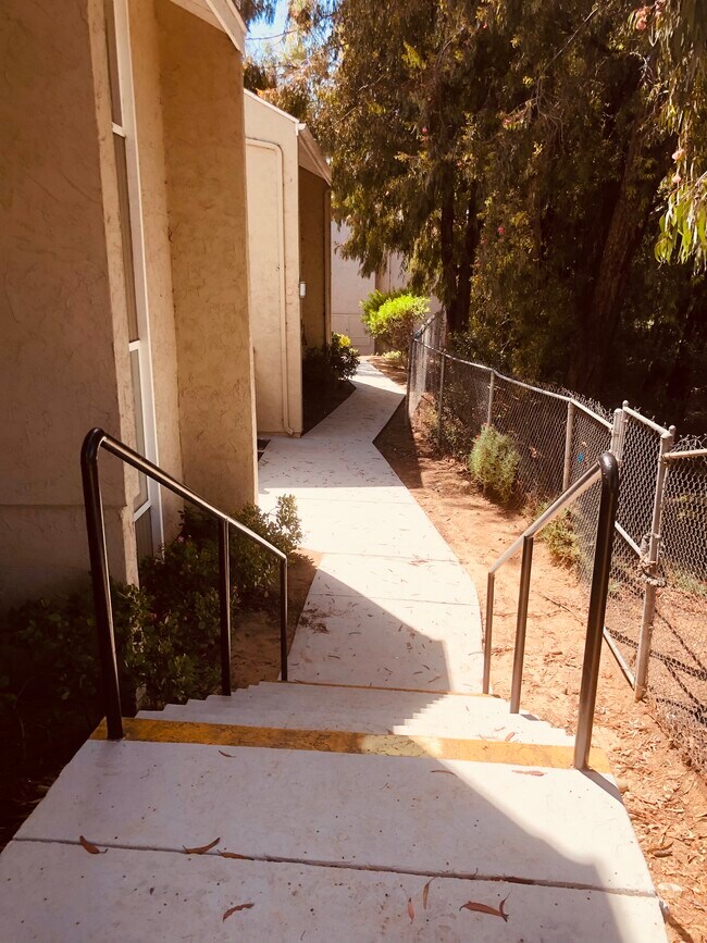Foto del edificio - 6333 College Grove Way