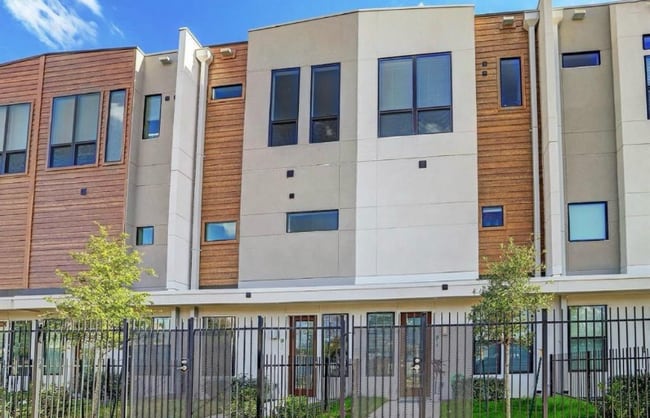 Building Photo - 2401 Crawford St