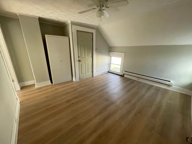 Building Photo - 52 Chestnut Ave