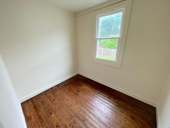 Building Photo - 407 9th Street Duplex