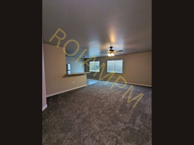 Interior Photo - 1215 South Eisenhower Street