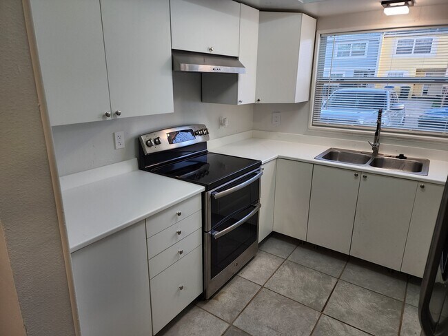 Cocina 2 - 3001 S Pines Dr