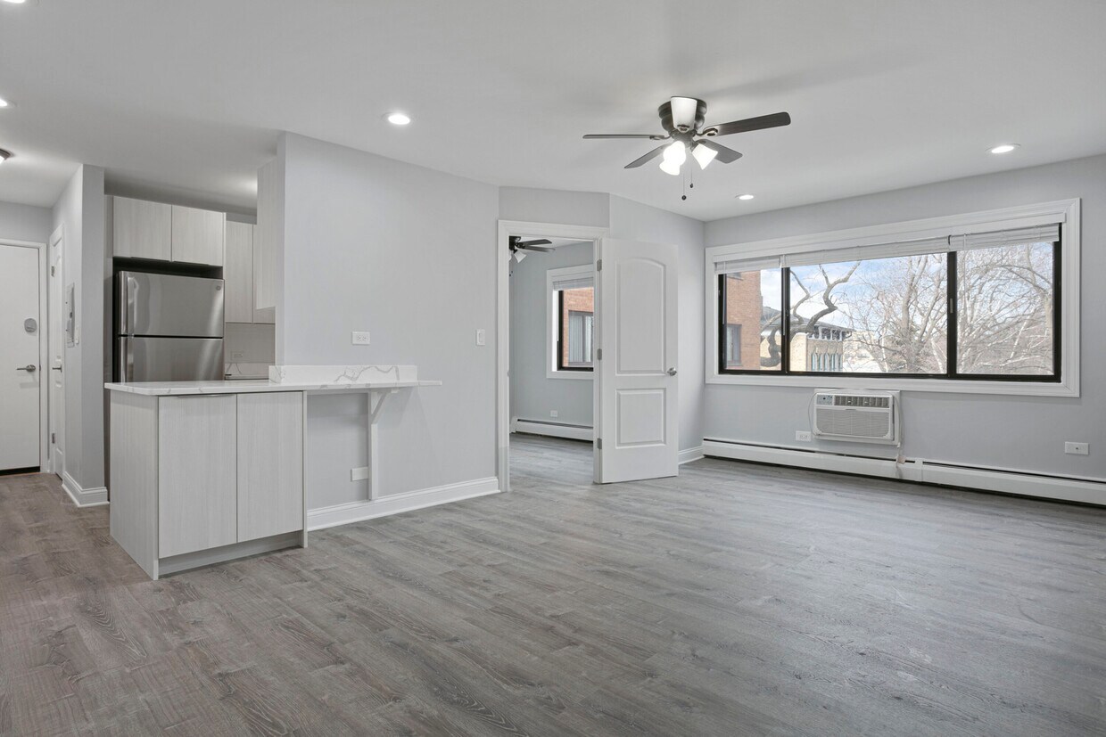 Foto principal - 6816 N Ridge Blvd