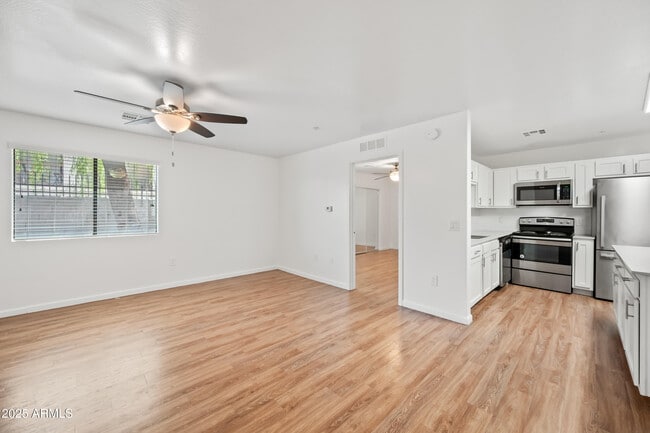 Foto del edificio - 3065 N 67th Ave
