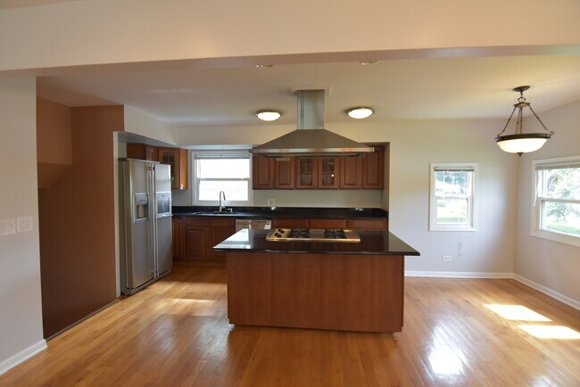 Foto del edificio - 1702 N Waterman Ave