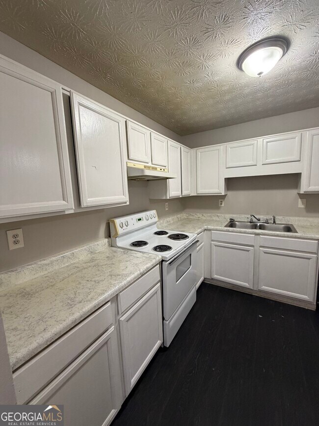 Foto del edificio - 1744 Bob White Ln SE