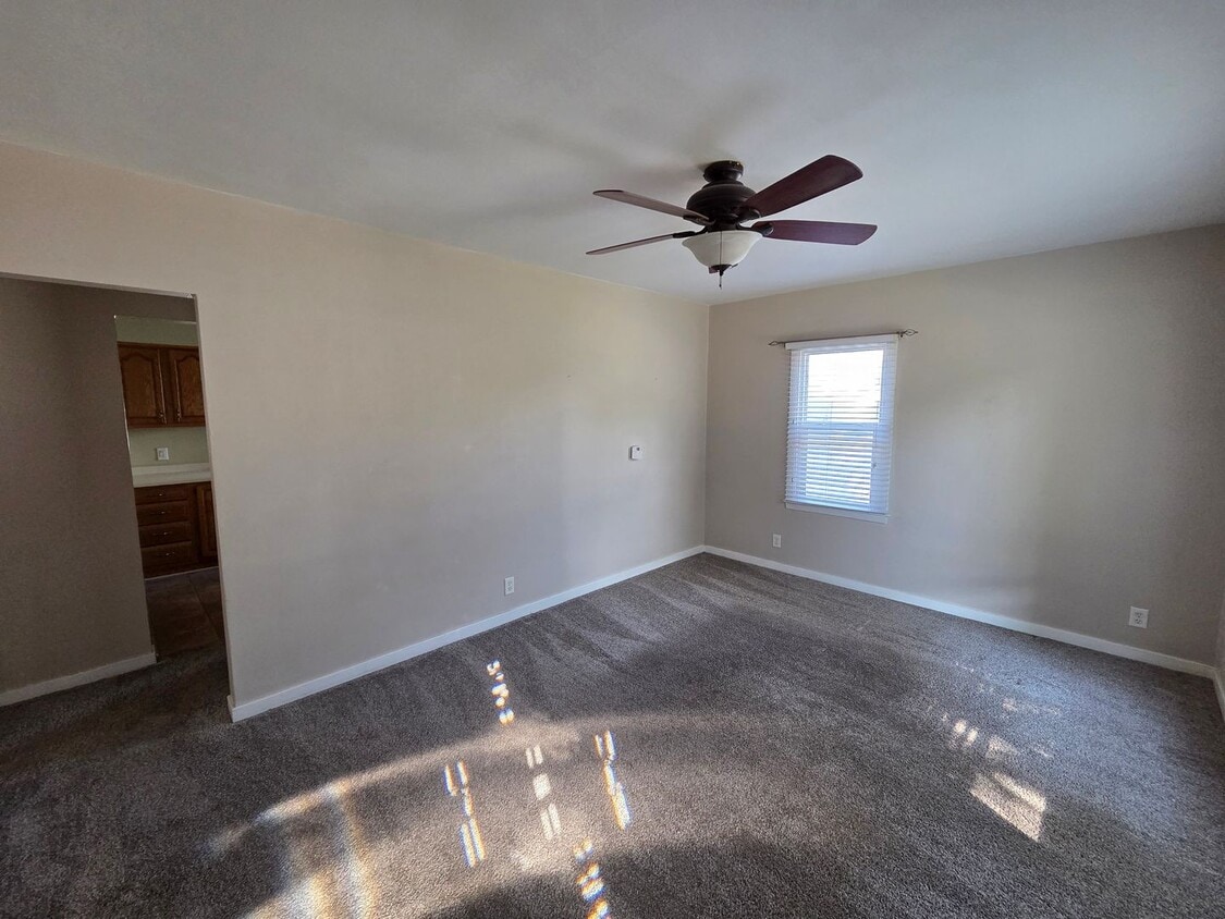 Primary Photo - 3 Bedroom Cedar Falls House