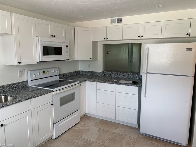 Building Photo - 1380 Myerlee Country Club Blvd