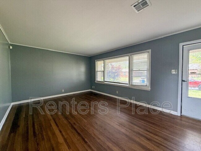 Foto del edificio - 3828 S Indianapolis Ave