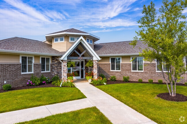 Entrada - Sand Lake Apartments