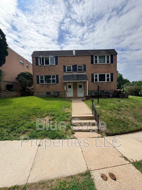 Building Photo - 4424 Bloomfield Ave