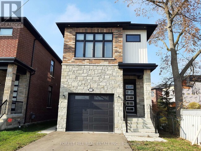 Building Photo - 727 Ebony Ave