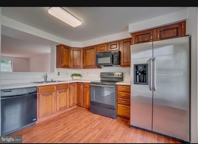 Photo - 16965 Monmouth Ct (Dumfries, VA) Townhome