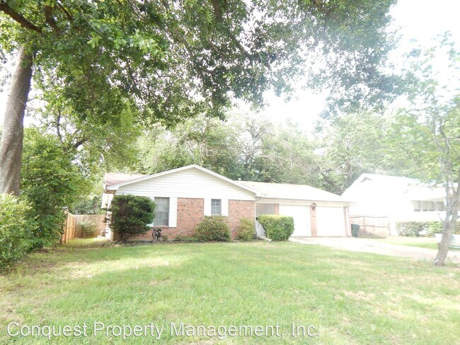 Building Photo - 3 br, 2 bath House - 923 E. 8th St.