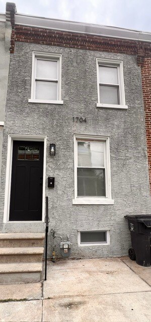 Building Photo - 1704 Tulip St