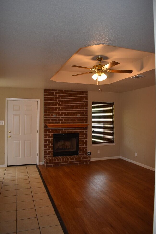 Foto del edificio - 837 Lakeview Dr