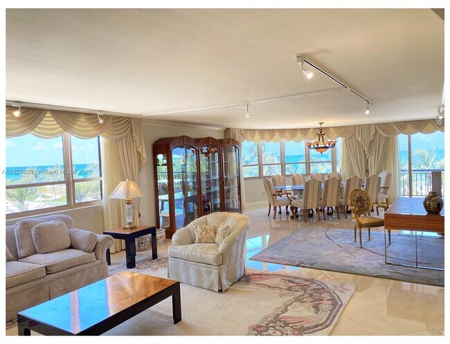 Foto del edificio - 10175 Collins Ave