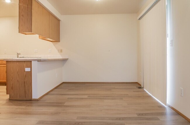 Foto del edificio - 6612 54th Pl NE