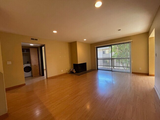 Foto del edificio - 1 Br - 1 Ba Hillcrest Condo with Washer/Dr...