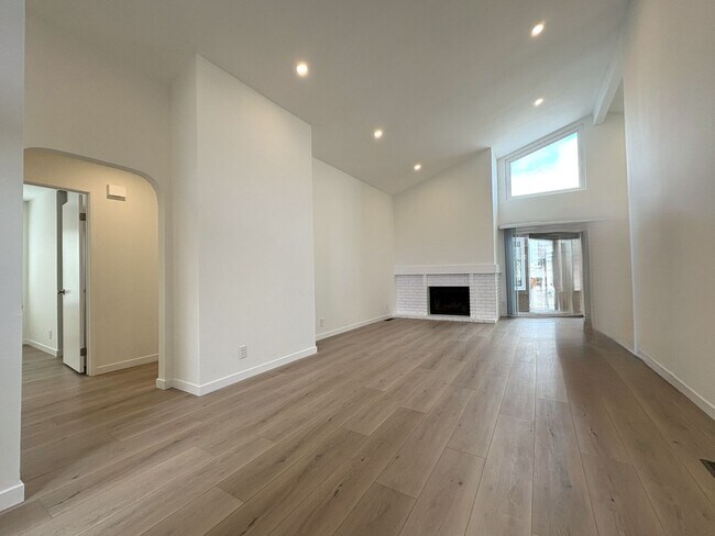 Foto del edificio - 3532 Rollingside Dr