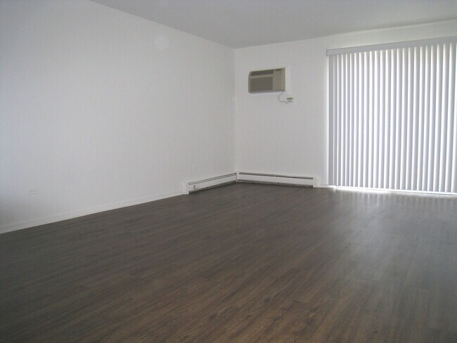Building Photo - 187 Pickwick Dr