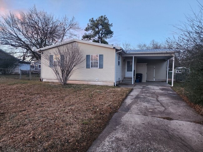 Building Photo - 3 Bedroom Home in Shawnee