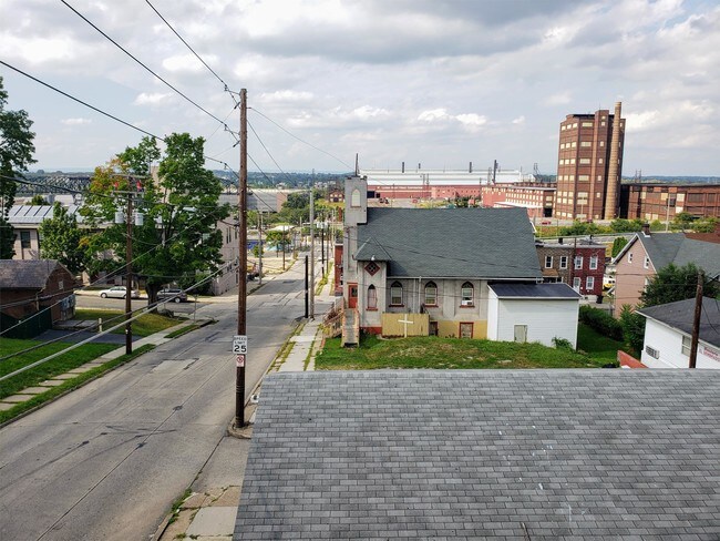 Building Photo - 1401 E 6th St