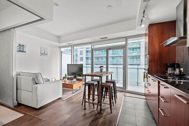 Building Photo - 25 Lower Simcoe St