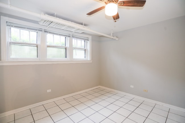 Photo - 1342 W Foster Ave Apartment
