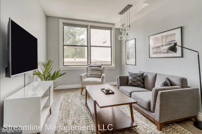 Foto del edificio - 1 br, 1.5 bath House - 1431 11th St NW #301