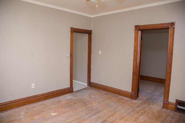 Building Photo - 2813 Elm St