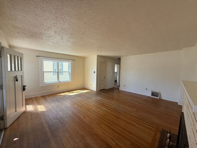 Building Photo - 2404 Ave A