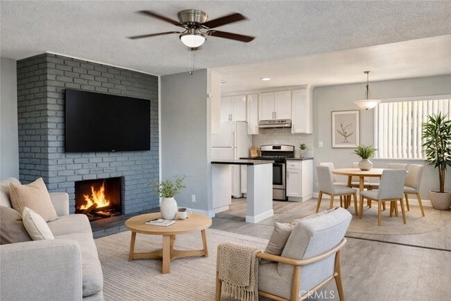 Foto del edificio - 17102 Emerald Ln