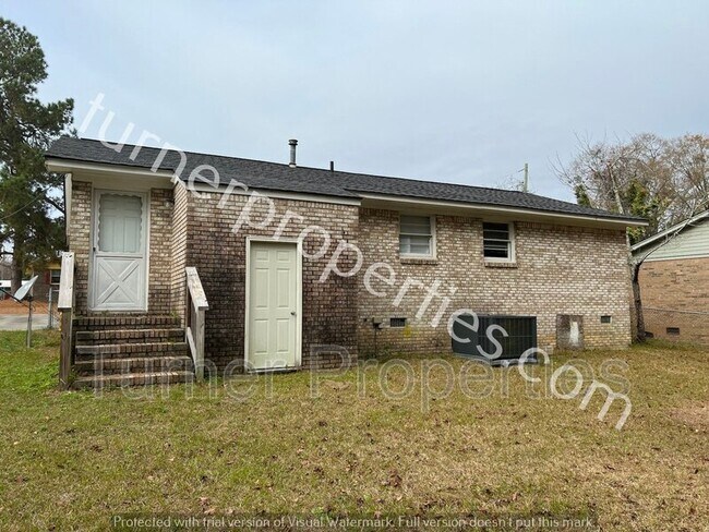 Building Photo - 996 Chester St