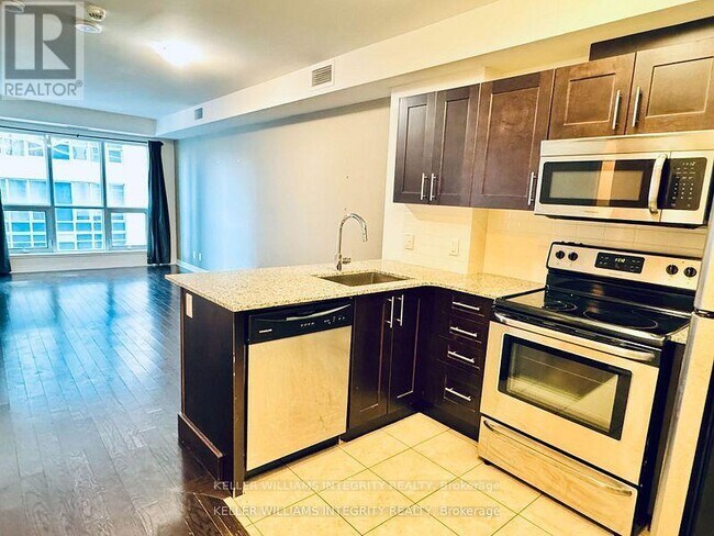 Building Photo - 242-1242 Rideau St