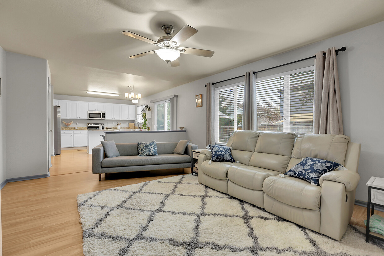 Primary Photo - 9648 Moss Rose Cir