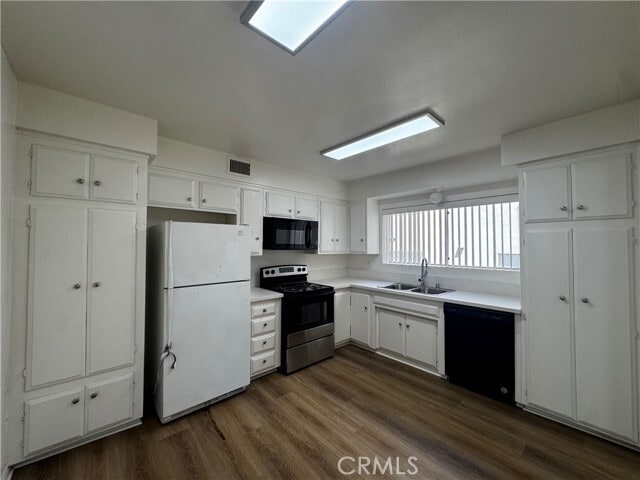 Building Photo - 475 E Cypress Ave
