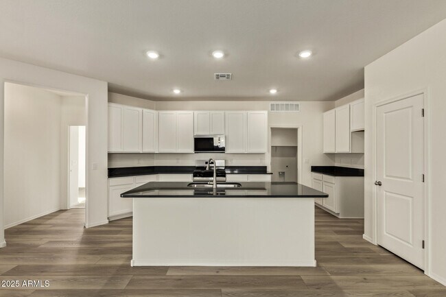 Building Photo - 21151 E Arrowhead Trail