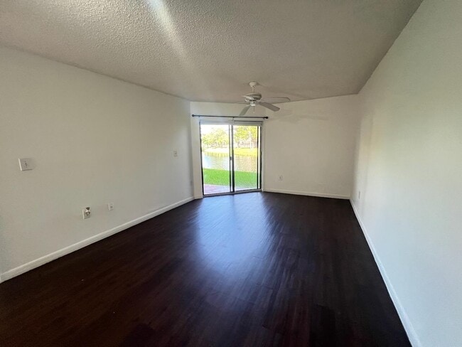 Building Photo - 9875 Nob Hill Ct
