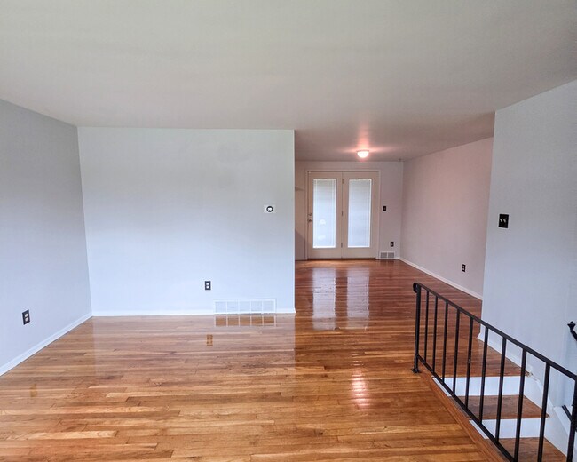 Foto del edificio - 408 Hazelnut Dr