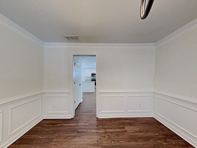 Building Photo - 979 Park Knoll Court