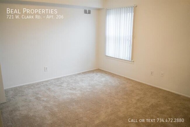 Foto del edificio - 721 W Clark Rd