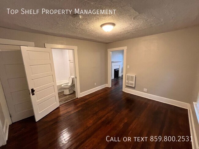 Building Photo - One Bedroom Renovated Duplex!